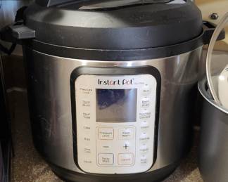 EU Instant Pot comes in a bundle with cappuccino maker and power converter!
