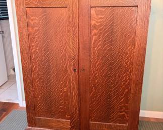 325 Vtg Tiger Oak Wardrobe