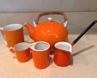 216 Cheerful Tea Set