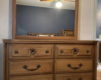 Vintage 6-Drawer Dresser With Mirror