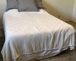 TEMPER-PEDIC Temper Cloud Supreme Queen Size Bed w/ Bed Frame, Box Spring & Bedding