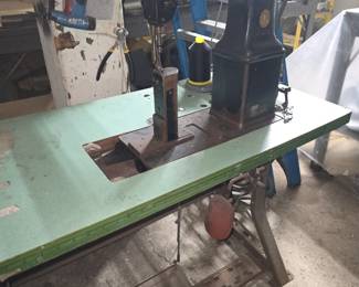 model class 51w series / industrial post-bed with single needle and rotary hook, used for sewing leather  $1,750.00   (1 of 4 pictures)                   