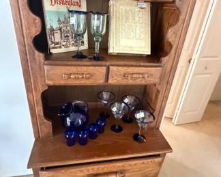 Oak vanity Retro collectibles