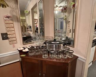 corner hutch, crockpot