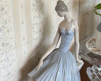 Gorgeous Lladro statuary. 