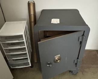 Nice safe with combo