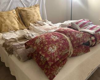 Queen Bedding, Linens