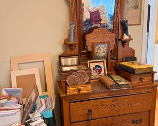 Antique chest of drawers 