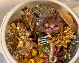 Vintage brooches 