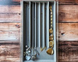 Jewelry and vintage jewelry / Necklaces