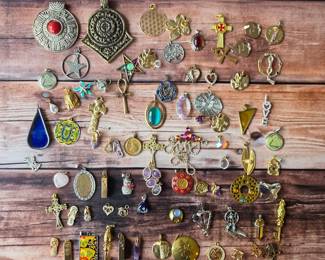 Jewelry and vintage jewelry / Pendants