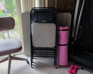 Samsonite card table with folding chairs