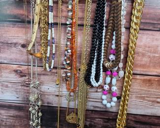 Jewelry and vintage jewelry / Necklaces