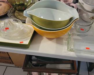 Pyrex bowls