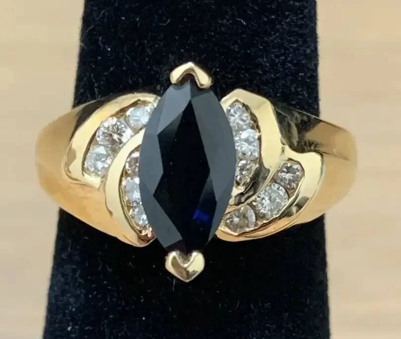 SH656V14 K Ring With Marquise Cut Stone  Diamonds