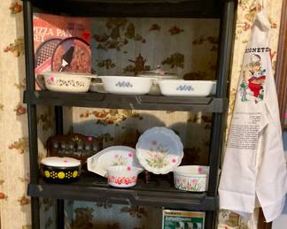 Pyrex casseroles