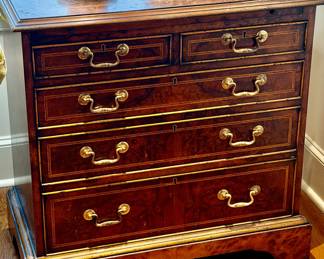 Bachelors chest in walnut