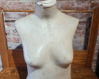 ANTIQUE MANNIQUIN