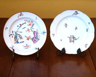 18th and 19th century Meissen plates, including one in the "Flying Tiger" pattern. 