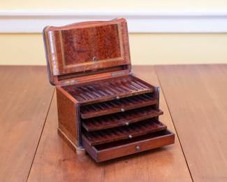 Very fine Napoleon III burl inlayed humidor with key, third quarter of the 19th century. 