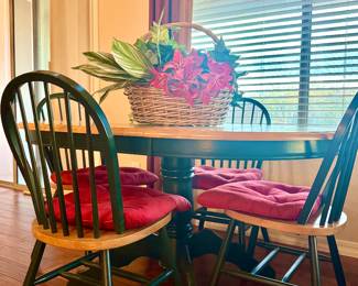 Solid Wood Country Dining Set
Round pedestal table with turned base
Includes 4 matching spindle-back chairs
Painted green base with natural wood top
Sturdy • Classic • Timeless

Condition: Excellent
Style: Country / Colonial Revival
Seats: 4 comfortably

(Table & chairs sold as a set)