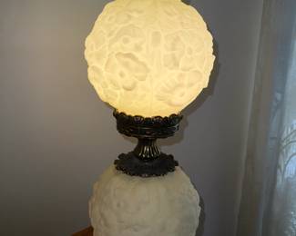 Vintage Fenton Poppy Custard Parlor Lamp (uranium)