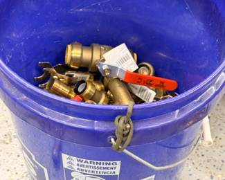 138 BrassPipeFittingsandValvesHalfofa5GallonBucketFull