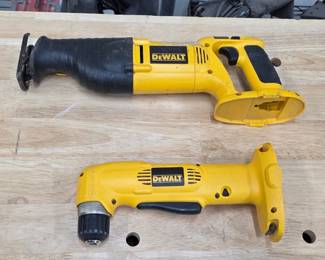 15 3DeWalt18VCordlessPowerToolsBatteriesAdaptersChargers