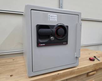 47 SentryS3410DualCombinationKeyLockSafe