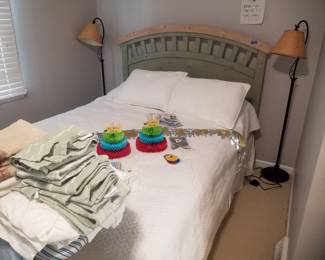 Queen bed; two floor lamps