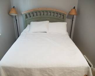 Queen bed; two floor lamps