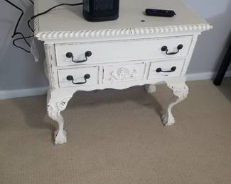 Stylish 3-drawer stand