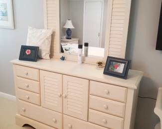 Queen bedroom suite: dresser with mirror