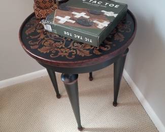 Accent table