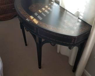 Demilune table