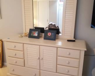 Queen bedroom suite: dresser with mirror