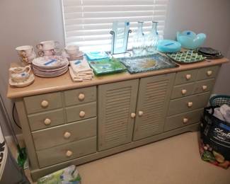 Dresser matchs queen bed