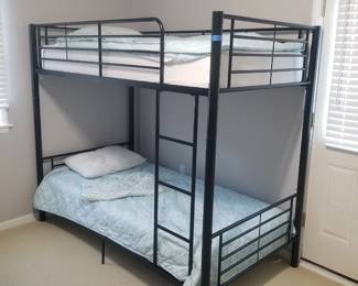 Twin bunk beds