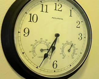 ACU-RITE TIME, TEMPERATURE & HUMIDITY CLOCK
