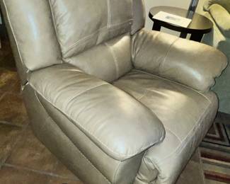 LARGE, COMFY LEATHER POWER RECLINER