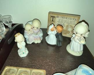 PRECIOUS MOMENTS FIGURES