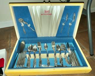 1847 ROGERS BROS. FLATWARE SET