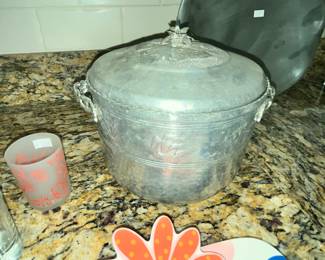 VINTAGE FORMAN FAMILY ALUMINUM ICE BUCKET