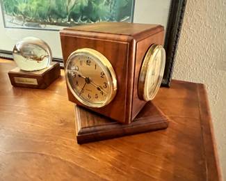 UNIQUE DESK CLOCK