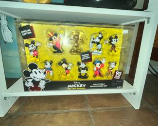 SPECIAL EDITION FIGURE SET