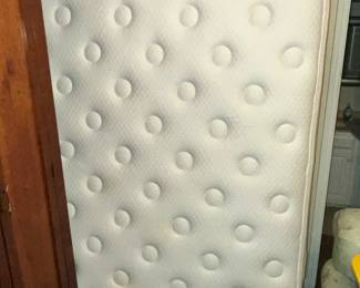 QUEEN SIZE MATRESS SET