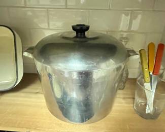 EXCELLENT "MAGNALITE" 8QT STOCK POT!