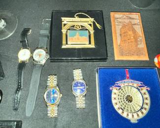 TEXAS STATE CAPITOL ORNAMENTS, WATCHES