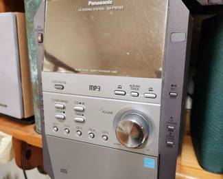 Panasonic CD Stereo System SA-PM193 with Speakers. 
