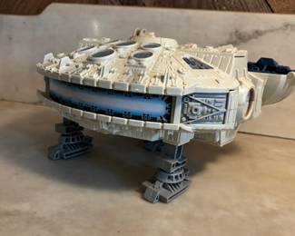 Star Wars Millennium Falcon Ship 2001
